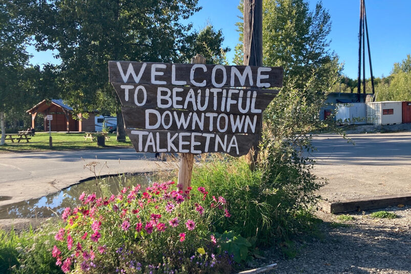 Talkeetna (Alaszka, USA) Shutterstock_2278419443_small-803x536